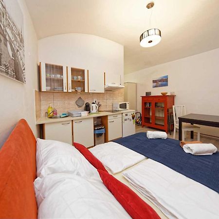 Riverside Apartment Prag Exterior foto