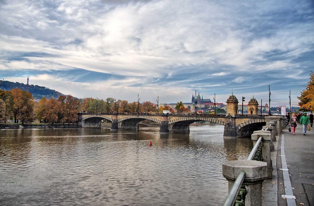 Riverside Apartment Prag Zimmer foto