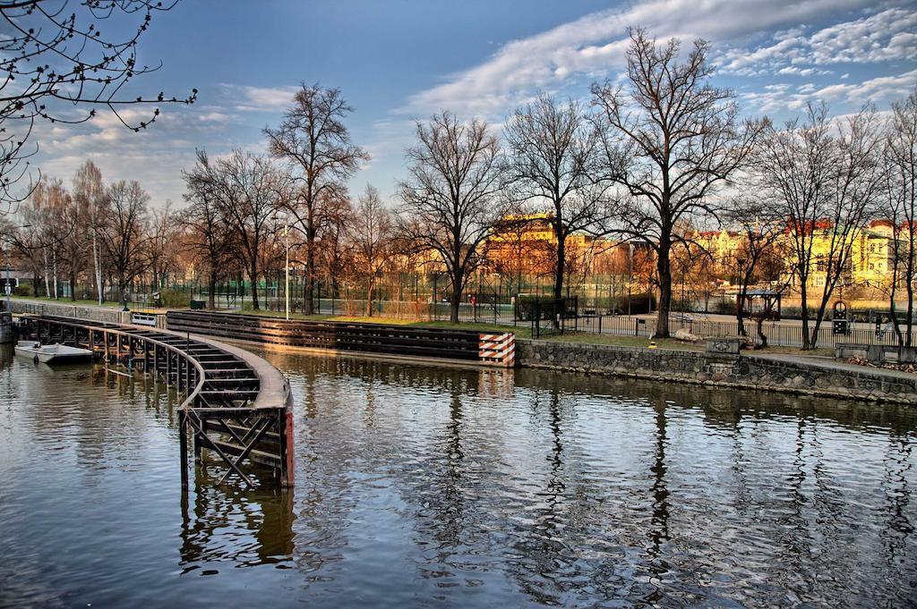 Riverside Apartment Prag Exterior foto