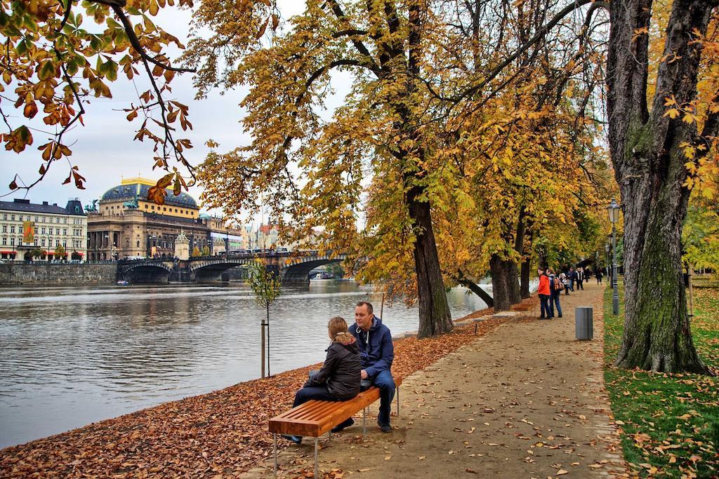 Riverside Apartment Prag Exterior foto