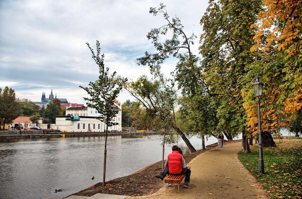 Riverside Apartment Prag Exterior foto
