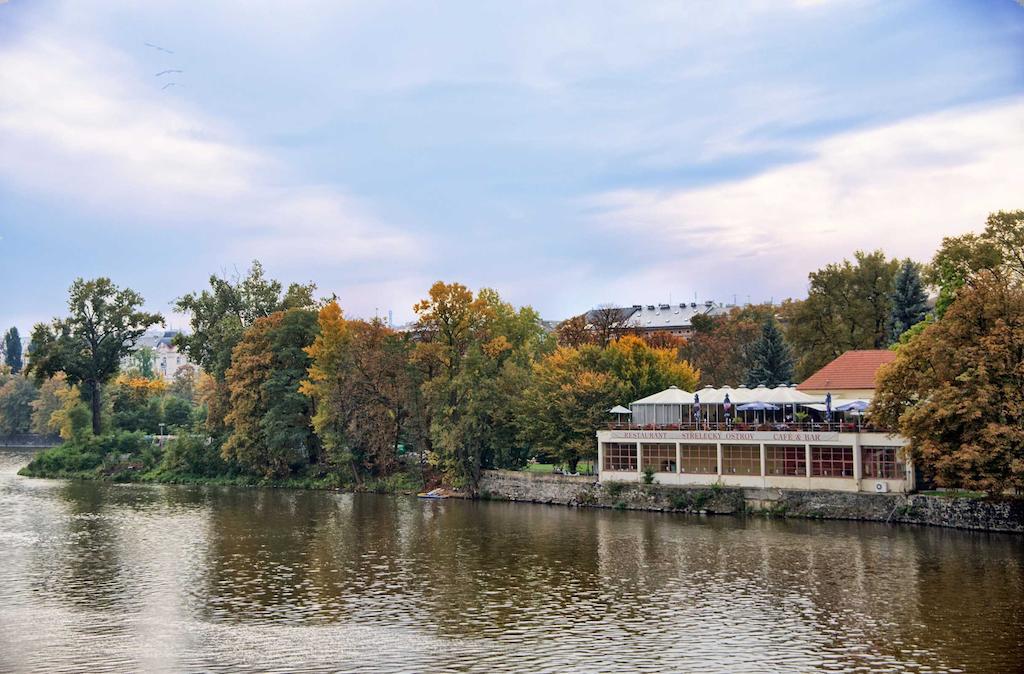 Riverside Apartment Prag Exterior foto