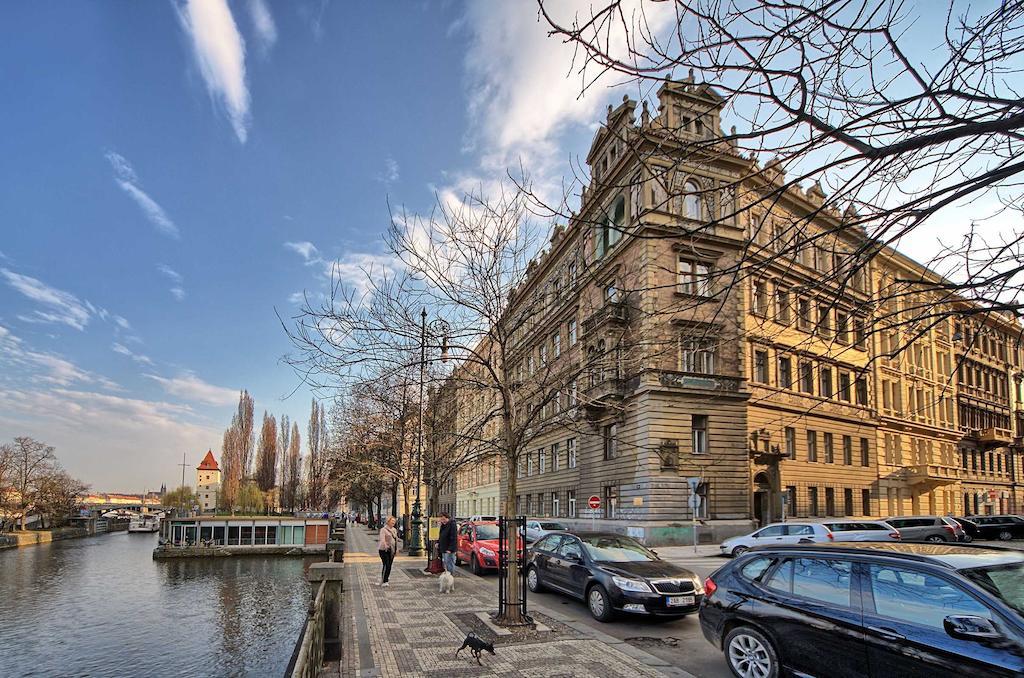 Riverside Apartment Prag Exterior foto